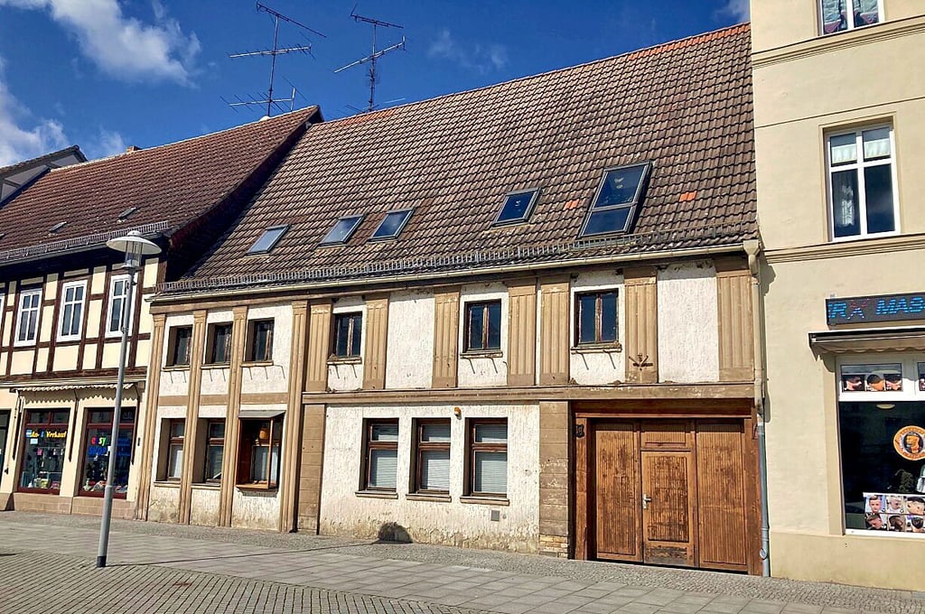 Die schlichte Stadtansicht des Lindenhofs in der Coswiger Schlossstraße lässt vom großen Veranstaltungssaal nichts erahnen.