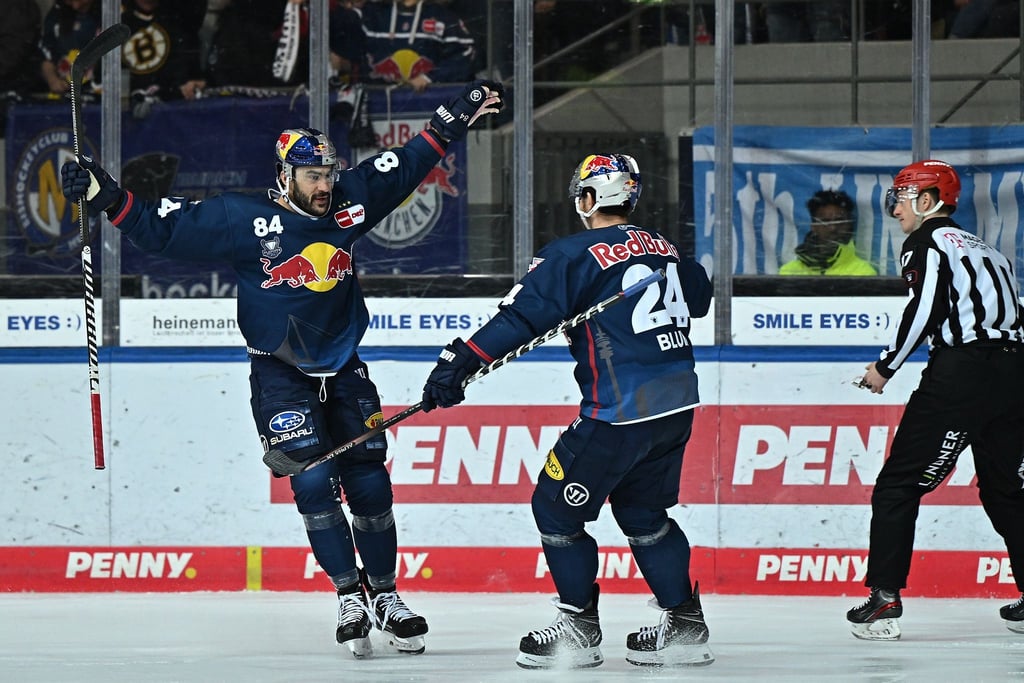 Der EHC Red Bull München holte sich in der Halbfinal-Serie gegen die Grizzlys Wolfsburg die Führung.