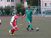 Sascha Gruschinski (am Ball) und der BSV 79 arbeiten Fußball.
