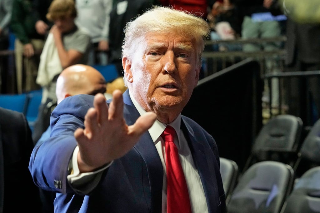 Mit Donald Trump wird erstmals überhaupt ein US-Präsident in den USA wegen eines Verbrechens angeklagt.