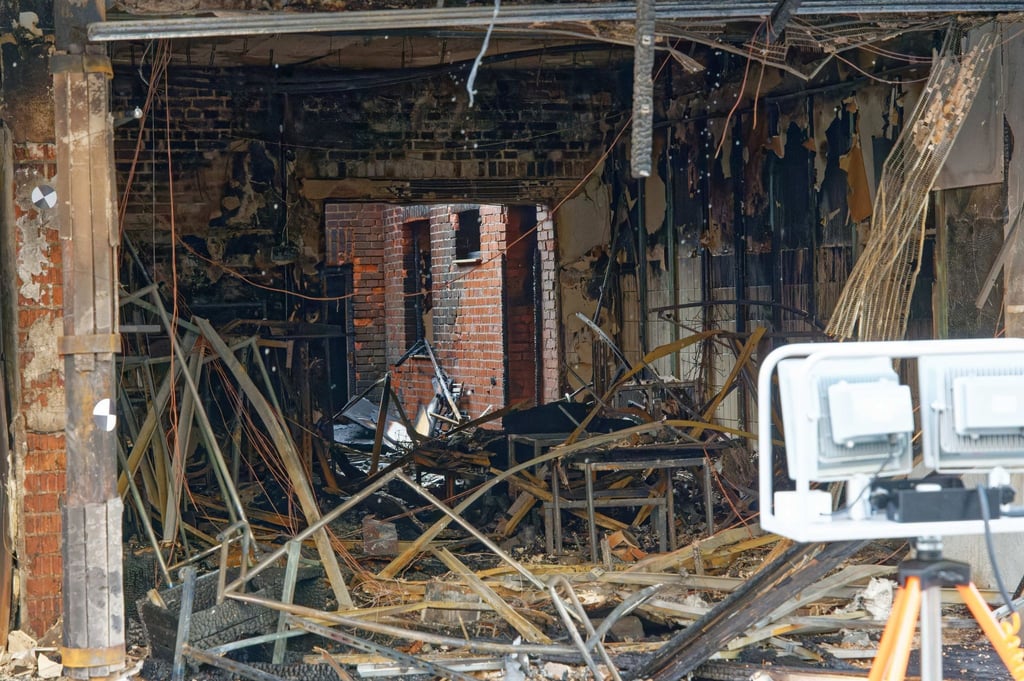 Völlig zerstört ist nach der Explosion ein Geschäft in der Innenstadt von Eschweiler.