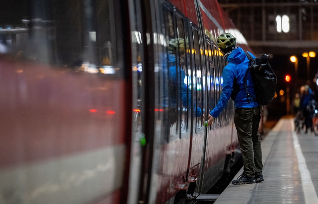 Ab dem 1. April fährt der Regionalexpress (RE) 4 von Berlin durch bis Stendal. Denn auf der ICE-Schnellfahrstrecke Hannover – Stendal – Berlin wird gebaut.