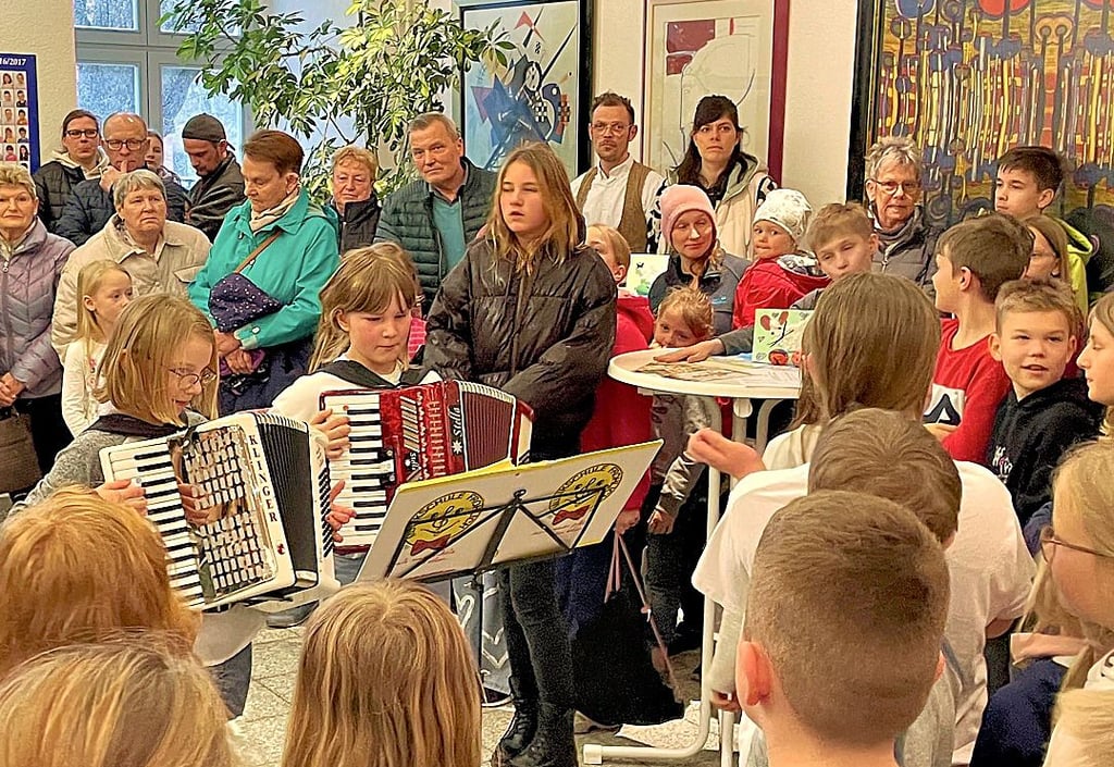 Zum Tag der offenen Tür hatten die Möckeraner Grundschulkinder ein Programm erarbeitet.