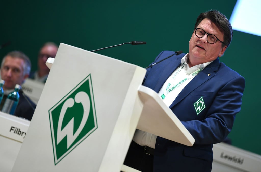 Hubertus Hess-Grunewald, Präsident vom SV Werder Bremen, spricht bei der Mitgliederversammlung.