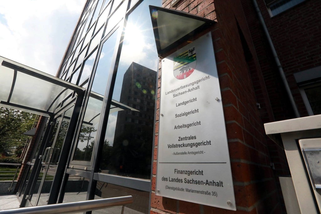Das Landgericht in Dessau hat eine einstweilige Verfügung gegen die Sparkasse Wittenberg erlassen.