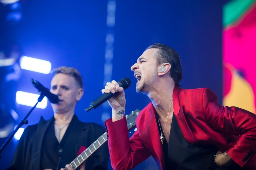 Sänger Dave Gahan (r) von der britischen Band Depeche Mode 2017 in Leipzig.