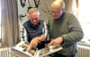  Der jetzige Leiter des Jugendwaldheims Wildenstall, Michael Kienzl (rechts), mit seinem Vorgänger Harald Schreier 