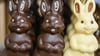Schokoladenhasen aus dunkler und heller Schokolade im Schokoladenland der Confiserie Felicitas.