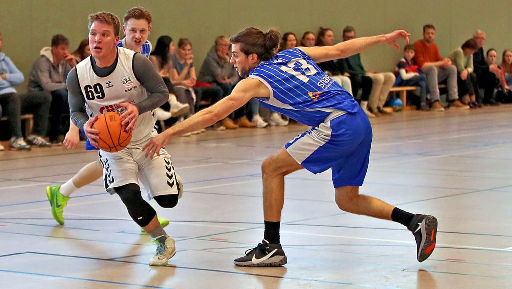 250 Punkte gelangen USC-Akteur Karl Potratz (am Ball) in dieser Saison. Doch nicht nur mit seinen verwandelten Würfen war der 24-Jährige ein Garant zum Klassenerhalt.