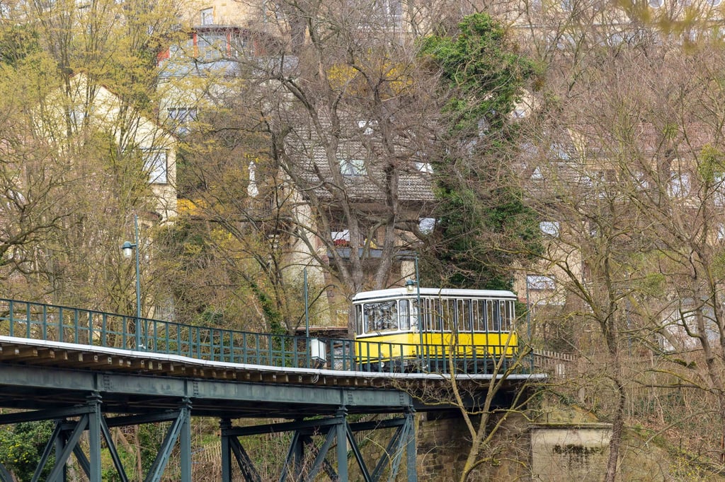 Die Dresdner Standseilbahn geht nach der Frühjahrsrevision wieder in den normalen ÖPNV-Betrieb.