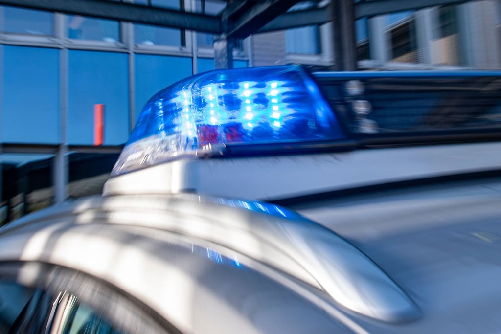 Ein betrunkener 19-Jähriger hat im Leipziger Stadtteil Wahren mehrere Schüsse mit einer Schreckschusspistole abgefeuert.