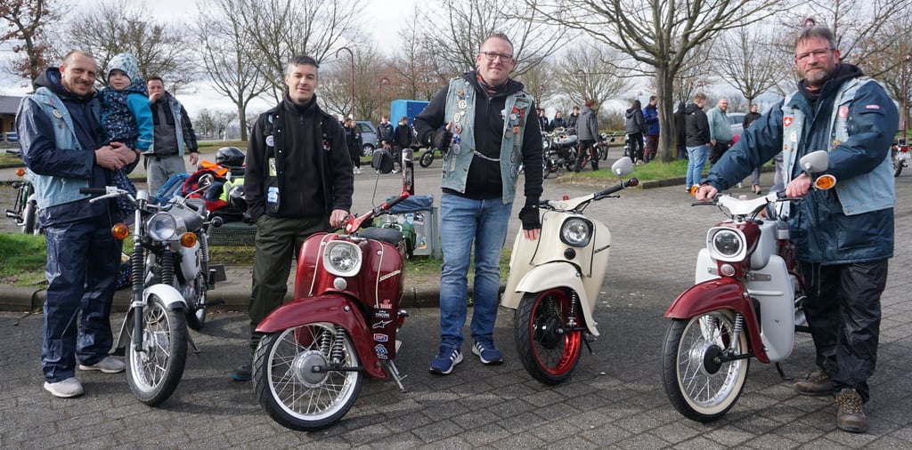 Zum Auftakt haben 67 Moped-Fahrer an der Ausfahrt organisiert von den „2-Taktern Querfurt“ teilgenommen.