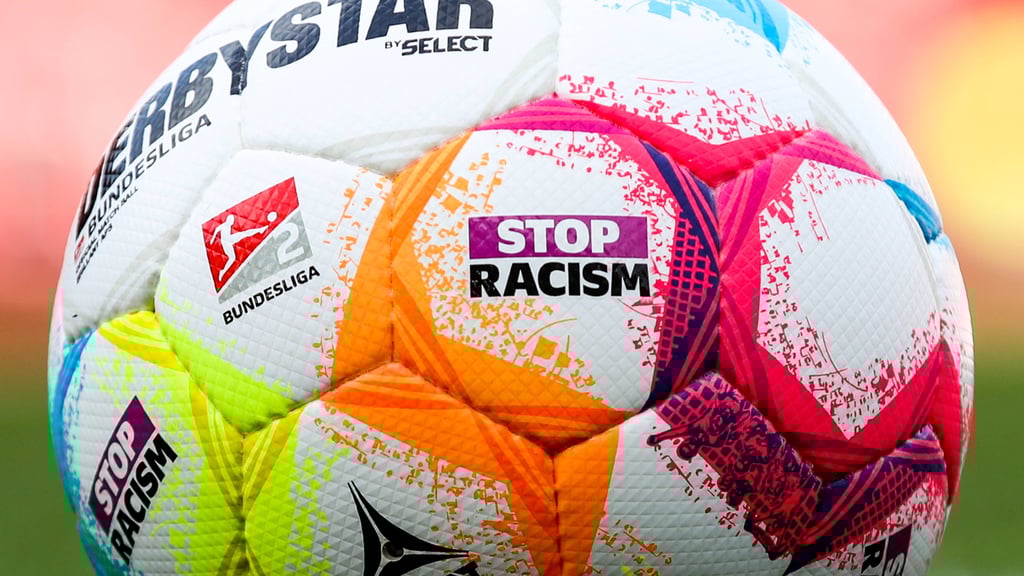 Das Logo des Spieltags findet sich auch auf den Spielbällen wieder.