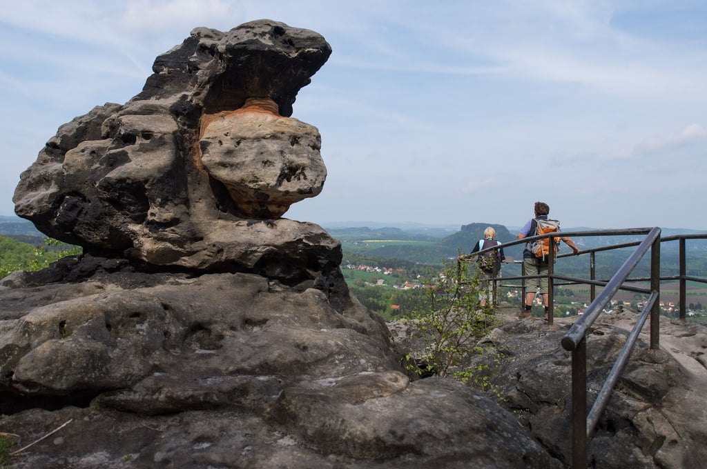Am 1. April wird die grenzüberschreitende Trekking- und Walderlebnisroute „Forststeig Elbsandstein“ in der linkselbischen Sächsischen und Böhmischen Schweiz offiziell freigegeben.
