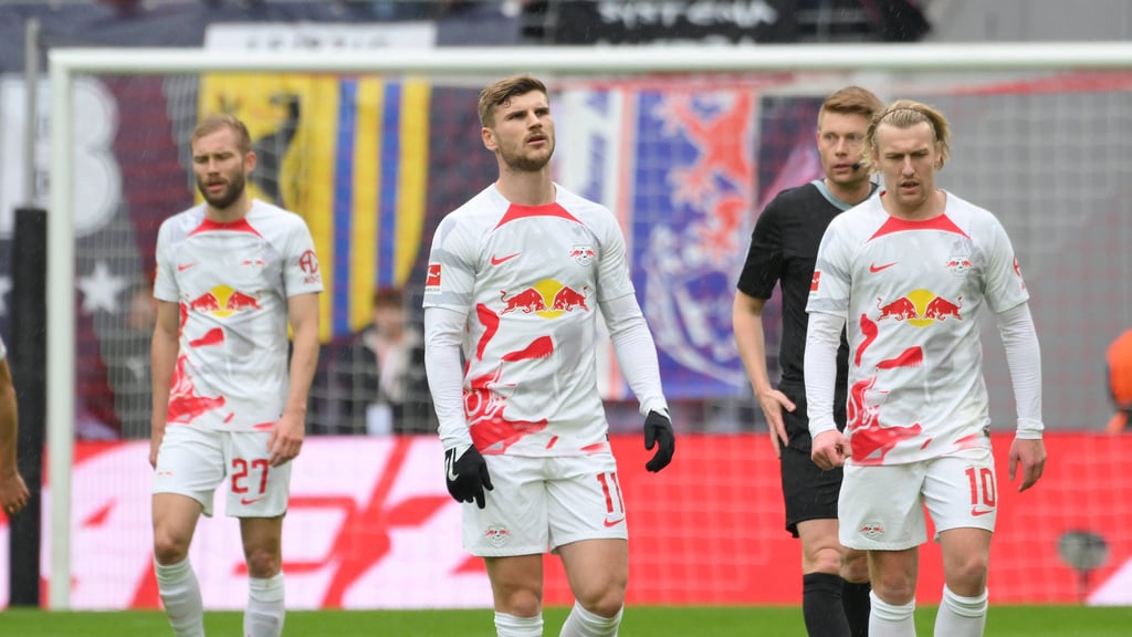 Mienen der Enttäuschung bei den RB-Spielern Josko Gvardiol, Konrad Laimer, Timo Werner und Emil Forsberg (v.l.)