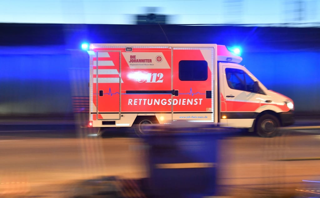 In der Nacht zu Sonnabend ereignete sich ein schwerer Unfall auf der Autobahn 9 bei Weißenfels. Eine Autofahrerin war beim Überholen mit einem weiteren Fahrzeug kollidiert und ins Schleudern geraten.