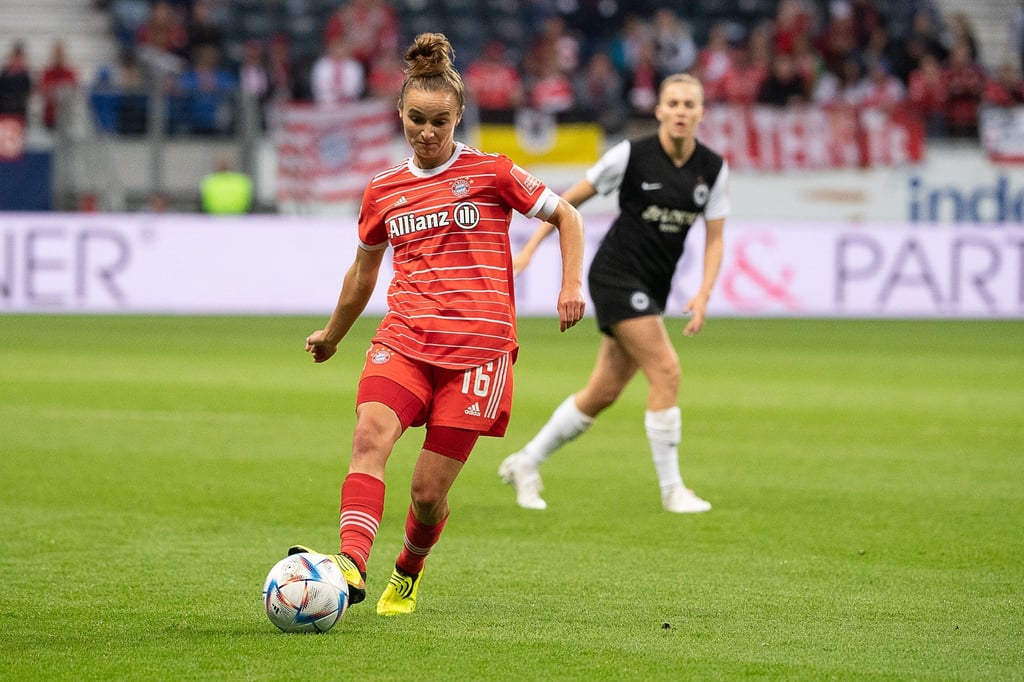 Bayerns Kapitänin Lina Magull am Ball.