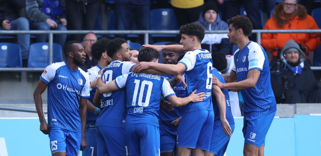 Gemeinsamer Jubel beim 1:0: die Spieler des 1. FC Magdeburg.