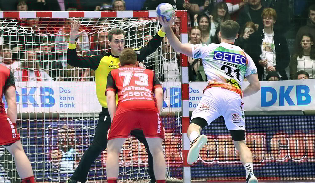 Kay Smits scheiterte beim Siebenmeter dreimal an MT-Torwart Adam Morawski, blieb am Ende aber cool und rettete dem SC Magdeburg einen Punkt.