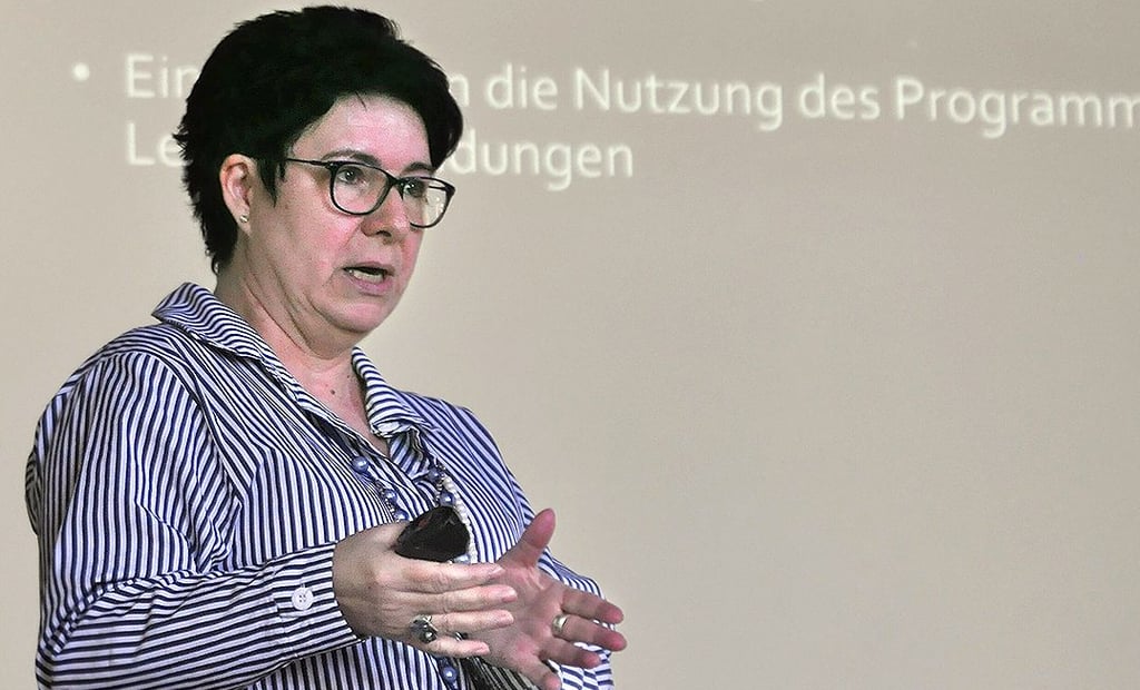 Sabine Hartwich kümmert sich am Bismarck-Gymnasium um die Einführung des digitalen Klassenbuches.