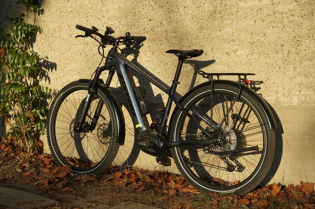 Offroad-Look: Wie ein Hardtail-MTB sieht das Stevens aus, doch es versteht sich eher als robustes Trekking-Rad mit Vollausstattung, darunter ein Frontlicht mit 100 Lux Beleuchtungsstärke und Fernlichtfunktion (150 Lux).