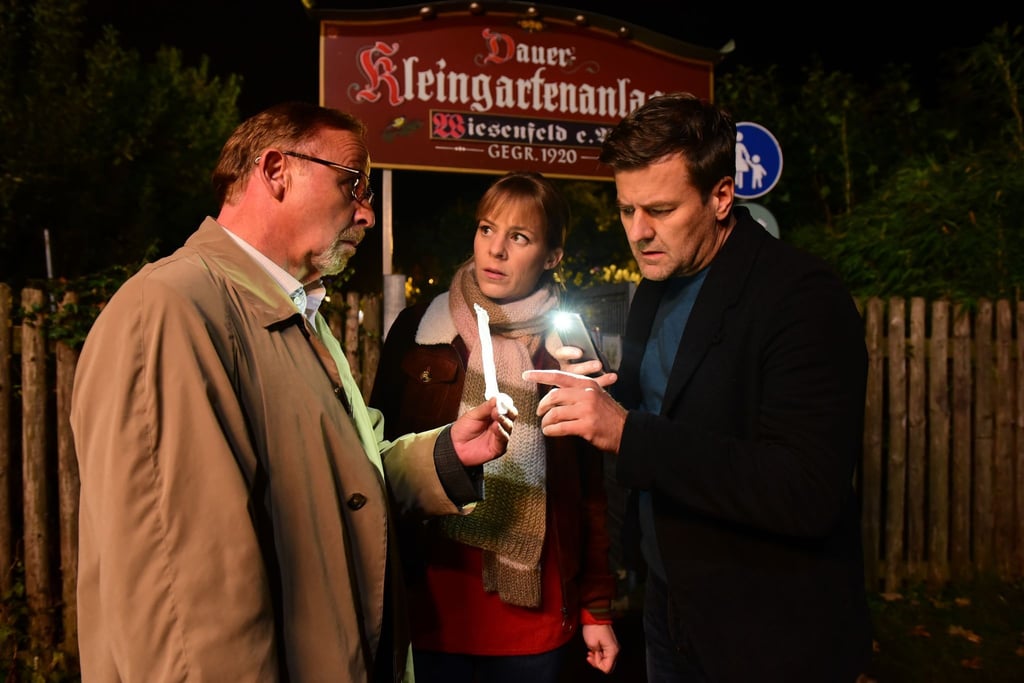 Es war Mord: Ludwig Schaller (Alexander Held, l-r), Angelika Flierl (Bernadette Heerwagen) und Harald Neuhauser (Marcus Mittermeier) ermitteln in einer Schrebergarten-Siedlung.
