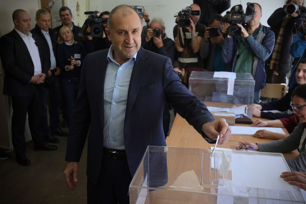 „Ich erwarte, dass der Verstand und die Prinzipien in der bulgarischen Politik überwiegen“: Präsident Rumen Radew bei der Stimmabgabe in Sofia.