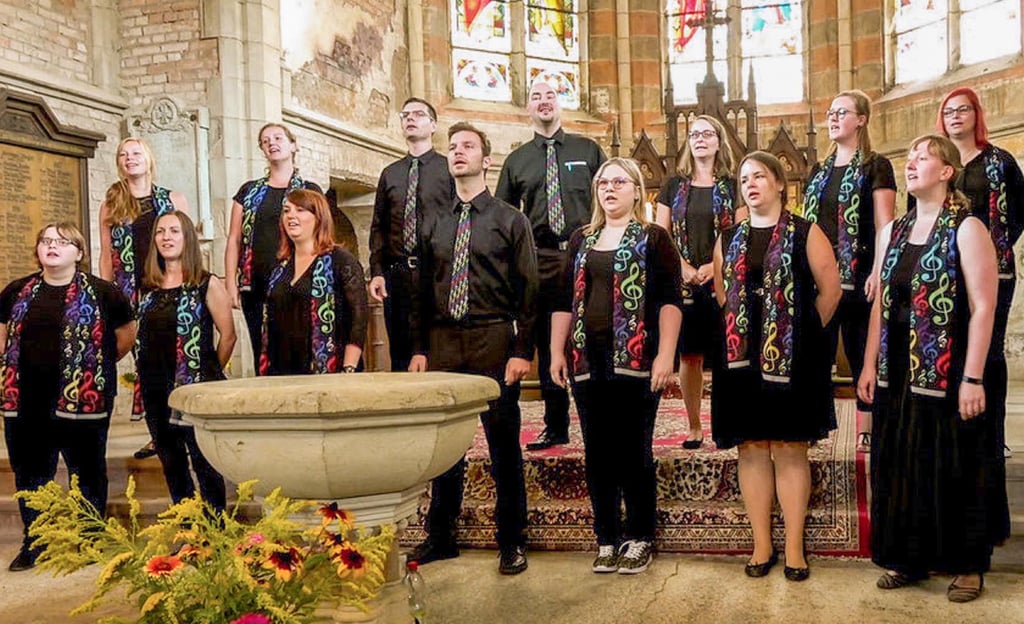 Der Chor während eines Konzertes in der Kirche Polleben im Jahr 2019.