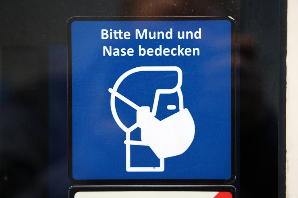 Nach mehreren Lockerungsschritten laufen am kommenden Freitag (7. April) auch die letzten bundesweiten Maskenpflichten im Gesundheitswesen aus.