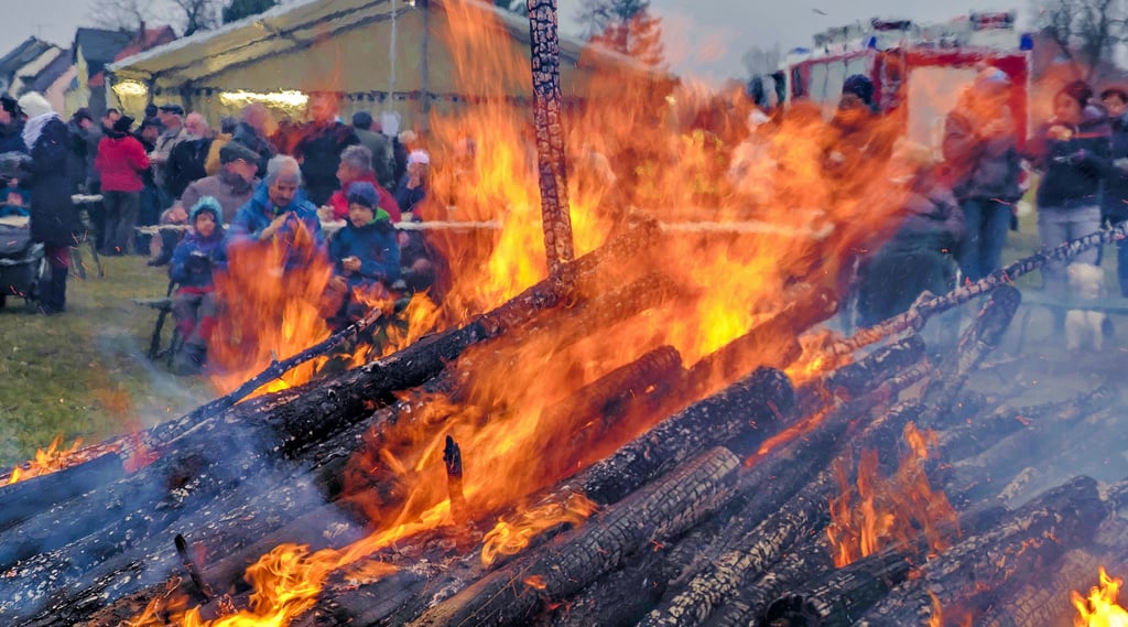Dieses Osterfeuer haben vor fünf Jahren der Feuewehrverein und die Feuerwehr Kemberg auf dem Schützenplatz abgebrannt.