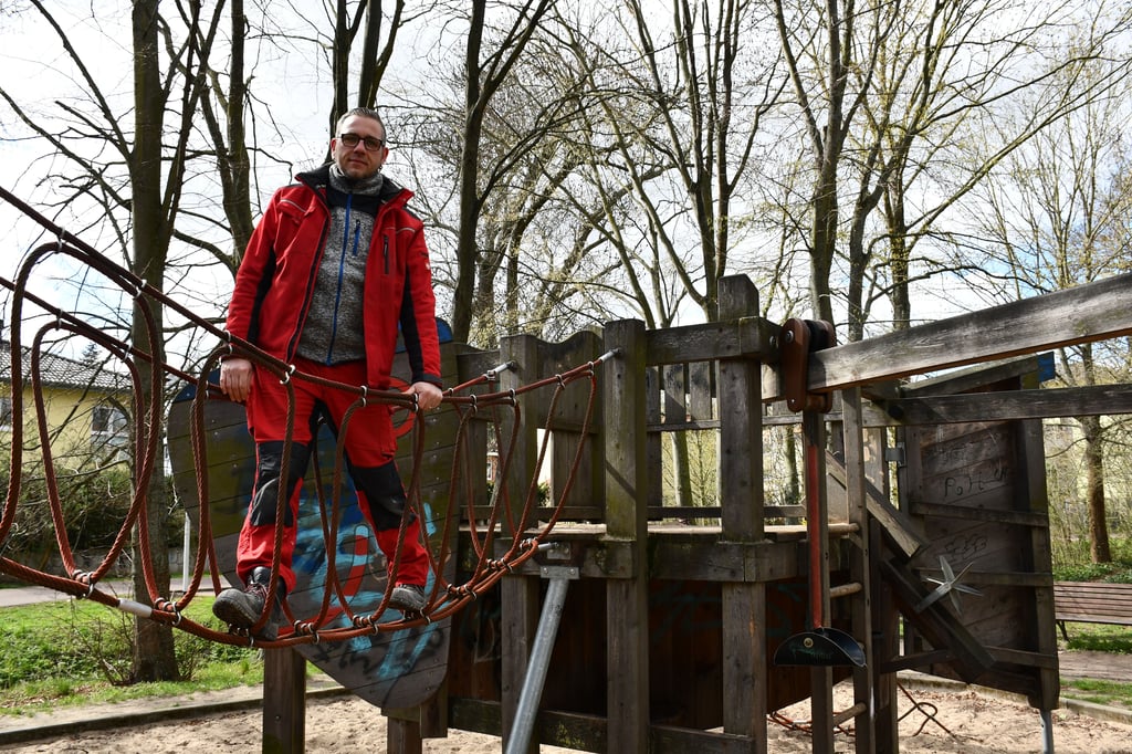 Stephan Dröge ist seit September Spielplatzpate . Jetzt plant der Magdeburger ein Spielplatzfest in der Steinbergstraße und sucht noch freiwillige Helfer.