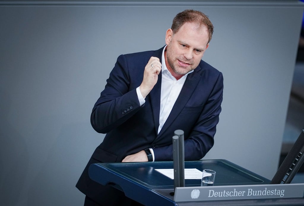 Christoph Meyer spricht im Bundestag.