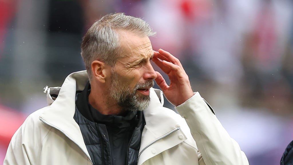 Die Leistung seines Teams bereitet Marco Rose derzeit Kopfzerbrechen.