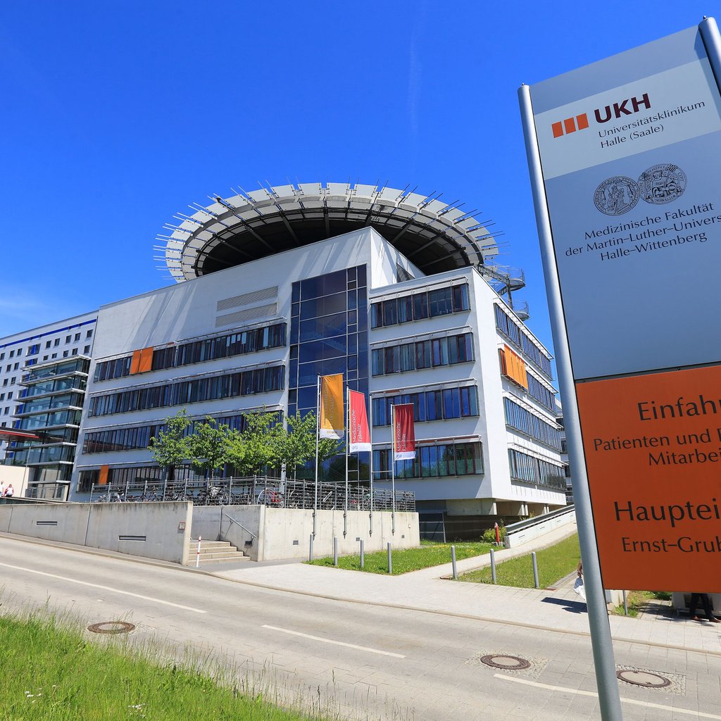 Zholina Shukuri hat gerade das zweite Lehrjahr ihrer Ausbildung am Uniklinikum Halle begonnen.