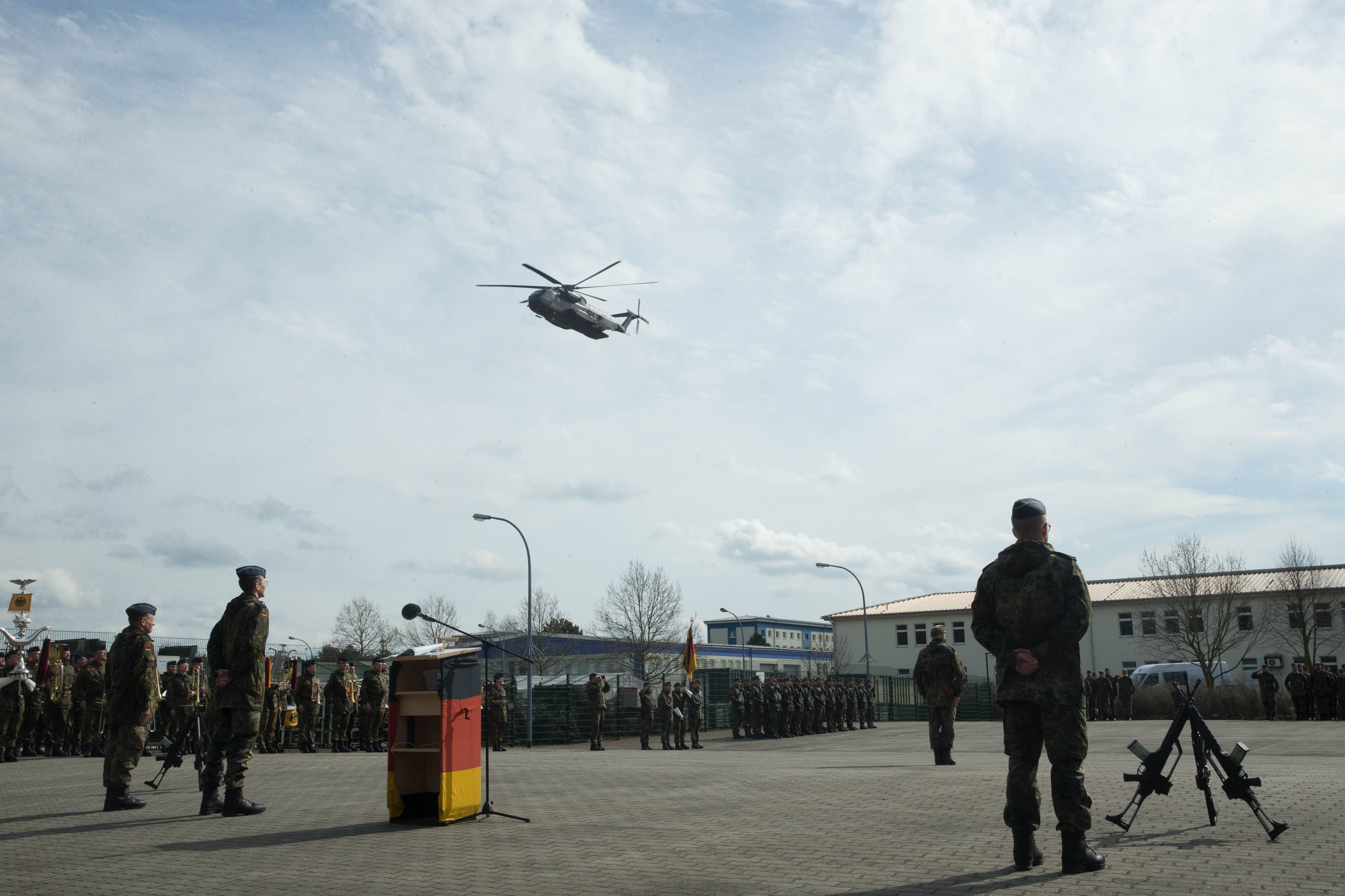 Aufs Personal Konzentriert: Wechsel Des Kommandeurs Bei Der Bundeswehr ...