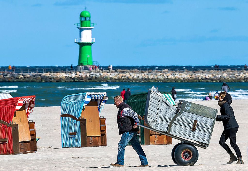 Die Ostsee – hier Warnemünde – ist seit jeher ein beliebtes Reiseziel der Sachsen-Anhalter.
