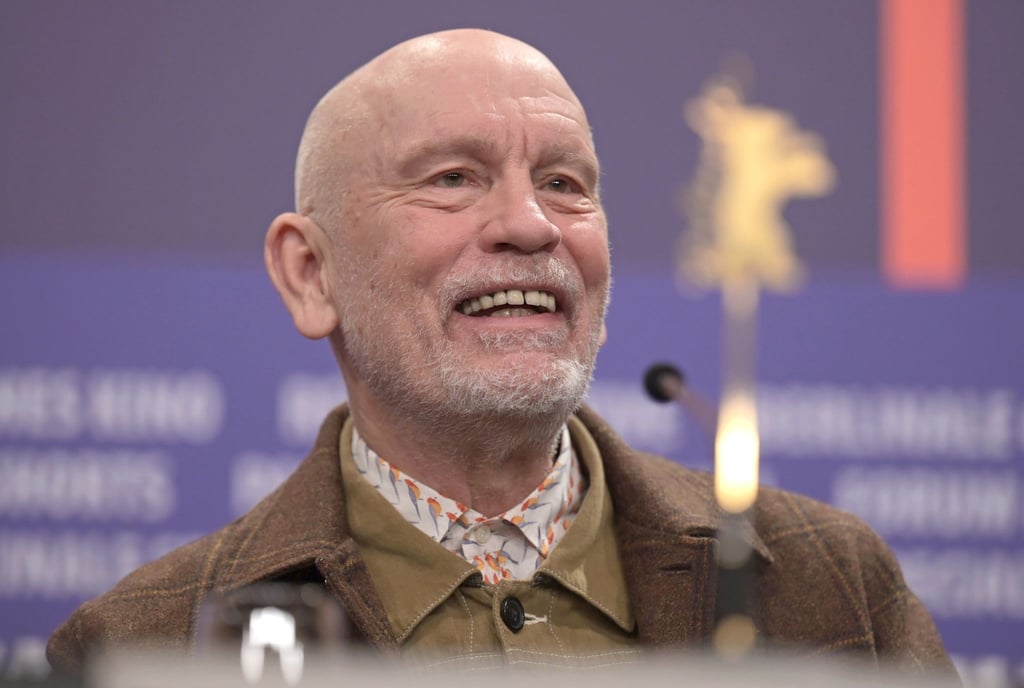 Der Schauspieler John Malkovich freut sich über ein Enkelkind.