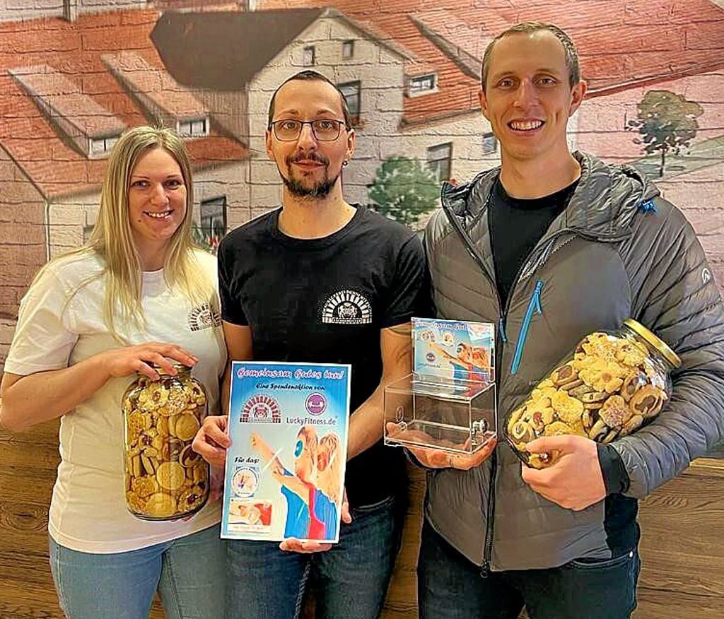 Karina Nitzschke, Denni Nitzschke (Mitte) und Henning Schneider haben eine Spendenaktion für das Magdeburger Kinderhospiz ins Leben gerufen, die bis Ende April läuft.