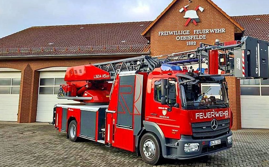 In mehrgeschossigen Häusern ist im Brandfall die Menschenrettung nur über ein Hubrettungsfahrzeug (Drehleiter) möglich. Dieses Fahrzeug steht in Oebisfelde.