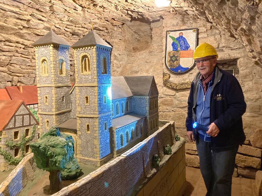 Ulrich Elster im Museums- und Bürgerhaus Gerbstedt. Seit 20 Jahren führt er Gäste durch das Museum.