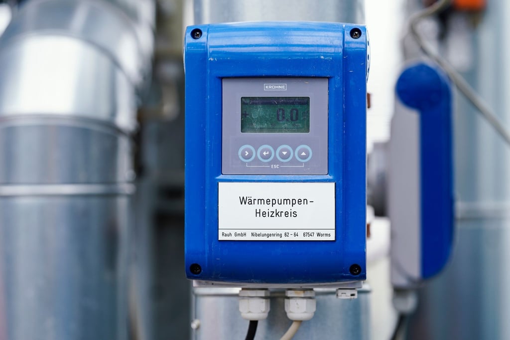 Ab 2024 soll jede neu eingebaute Heizung zu 65 Prozent mit erneuerbaren Energien betrieben werden. Dann müssen etwa Wärmepumpen, Solarthermieanlagen oder Hybridsysteme eingebaut werden.