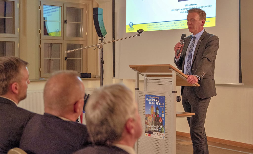 Ulrich Thomas spricht beim Wirtschaftsforum der Welterbestadt Quedlinburg, im Jahr 2019.