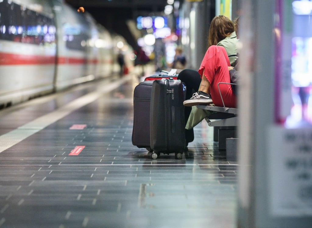 Eine Entschädigung für Verspätungen können Fahrgäste der Deutschen Bahn seit 2021 auch digital beantragen.