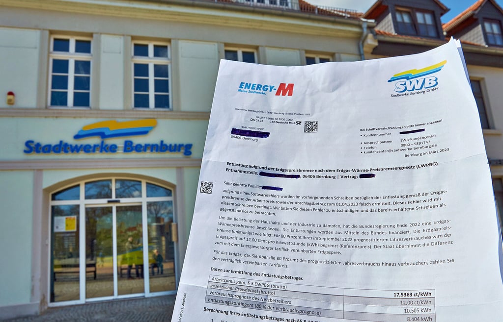 Erdgas-Kunden der Stadtwerke Bernburg sollten ihre zuletzt erhaltenen Schreiben zur Abschlagsneuberechnung unbedingt genau prüfen. Bei einer MZ-Stichprobe waren in vier von fünf Fällen die Abschläge viel zu niedrig, sodass den betroffenen Haushalten enorme Nachzahlungen am Jahresende drohen.