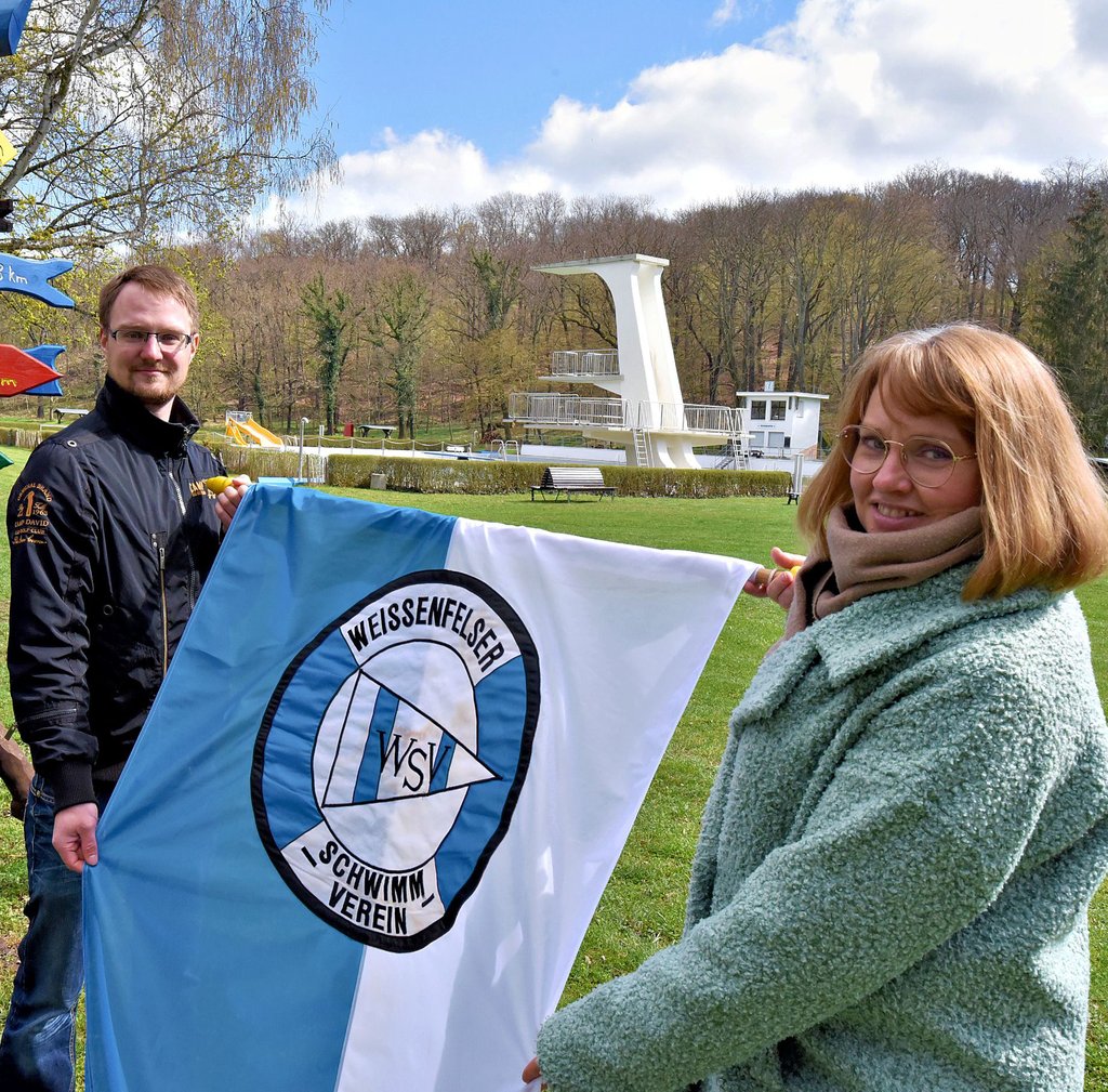 Christian Finsel und und Antje Kötteritzsch vom Weißenfelser Schwimmverein würden einen Schwimmhallen-Neubau am Langendorfer Freibad (Foto) bevorzugen.