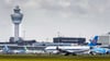 Am Flughafen Schiphol in Amsterdam ist am Mittwoch eine Person in ein Triebwerk eines Flugzeugs geraten und gestorben. Die Ermittlungen laufen. Archivfoto: Lex Van Lieshout/ANP via epa/dpa