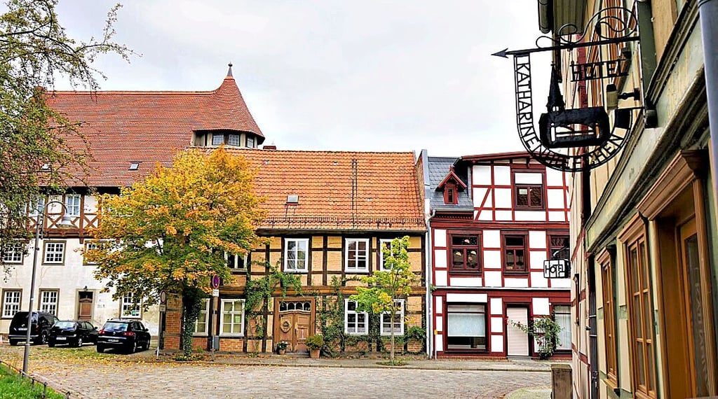 Die Straße An der Katharinenkirche, wo das Gotteshaus und die Alte Lateinschule stehen, soll aufgewertet werden.