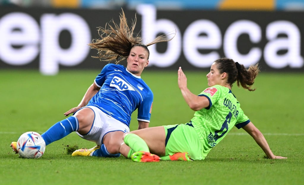Die Hoffenheimerin Melissa Kössler (l) spielt nun Ende des Monats mit der TSG gegen Eintracht Frankfurt.