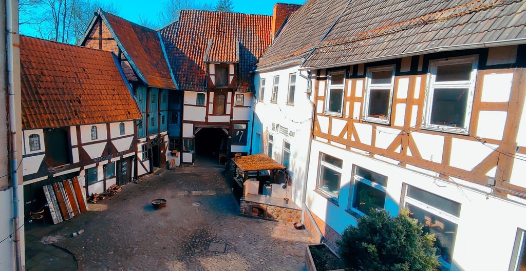 Hätte Salzwedel - hier der Bürgermeisterhof - das Zeug zur Filmkulisse? Bürgermeister Olaf Meining sieht Potenzial.