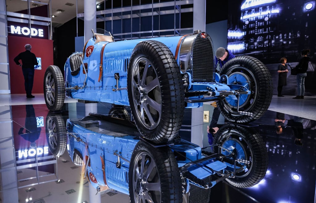 Ein Rennwagen von Bugatti (Typ 35 C) in der Bundeskunsthalle.